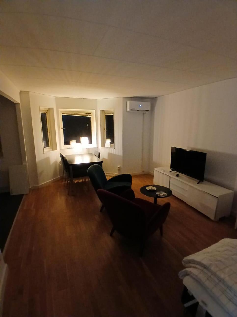3 Laegenheter Med Totalt 5 Sovrum Och 8 Baeddar Ruda Exterior photo