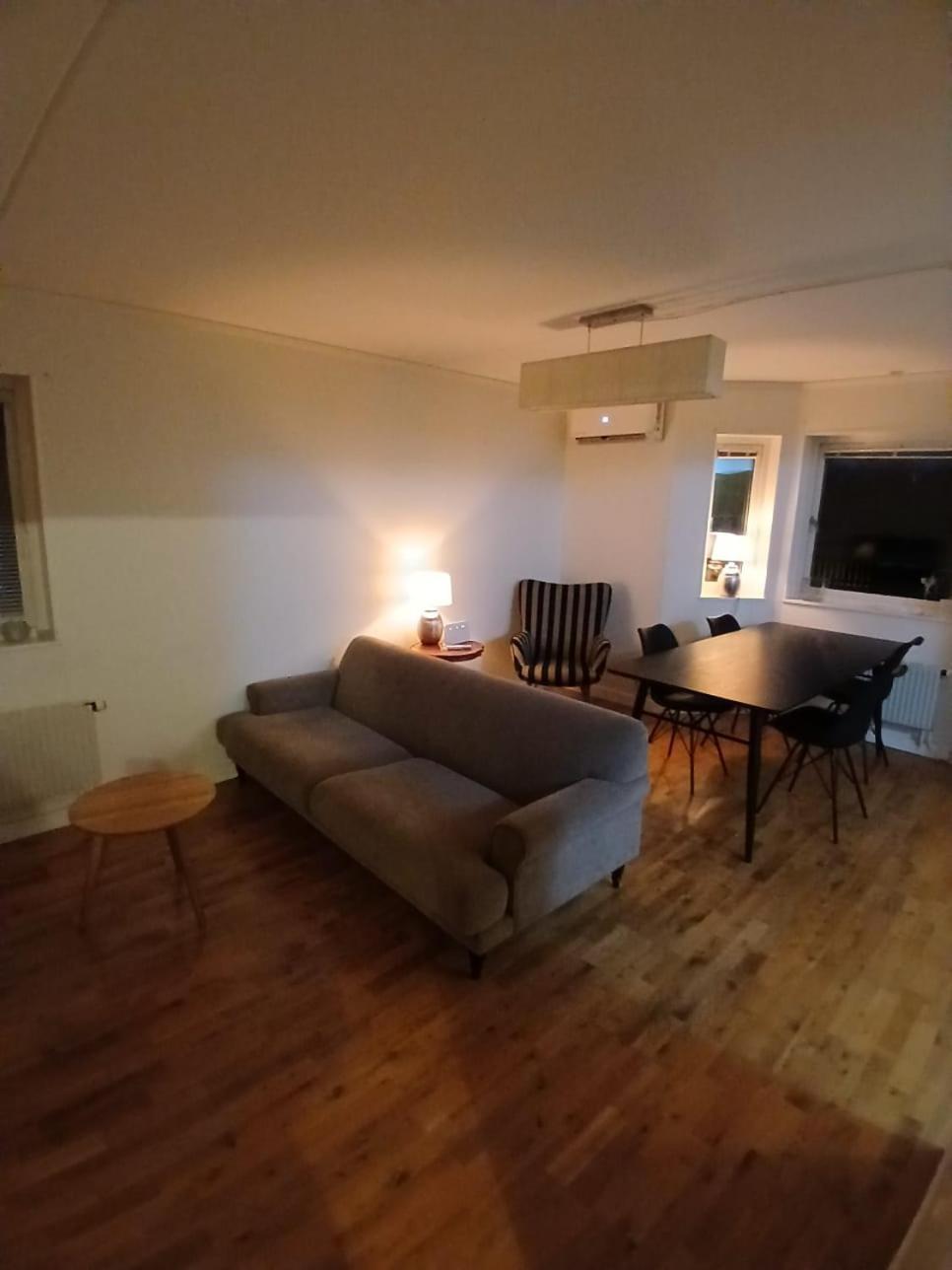 3 Laegenheter Med Totalt 5 Sovrum Och 8 Baeddar Ruda Exterior photo