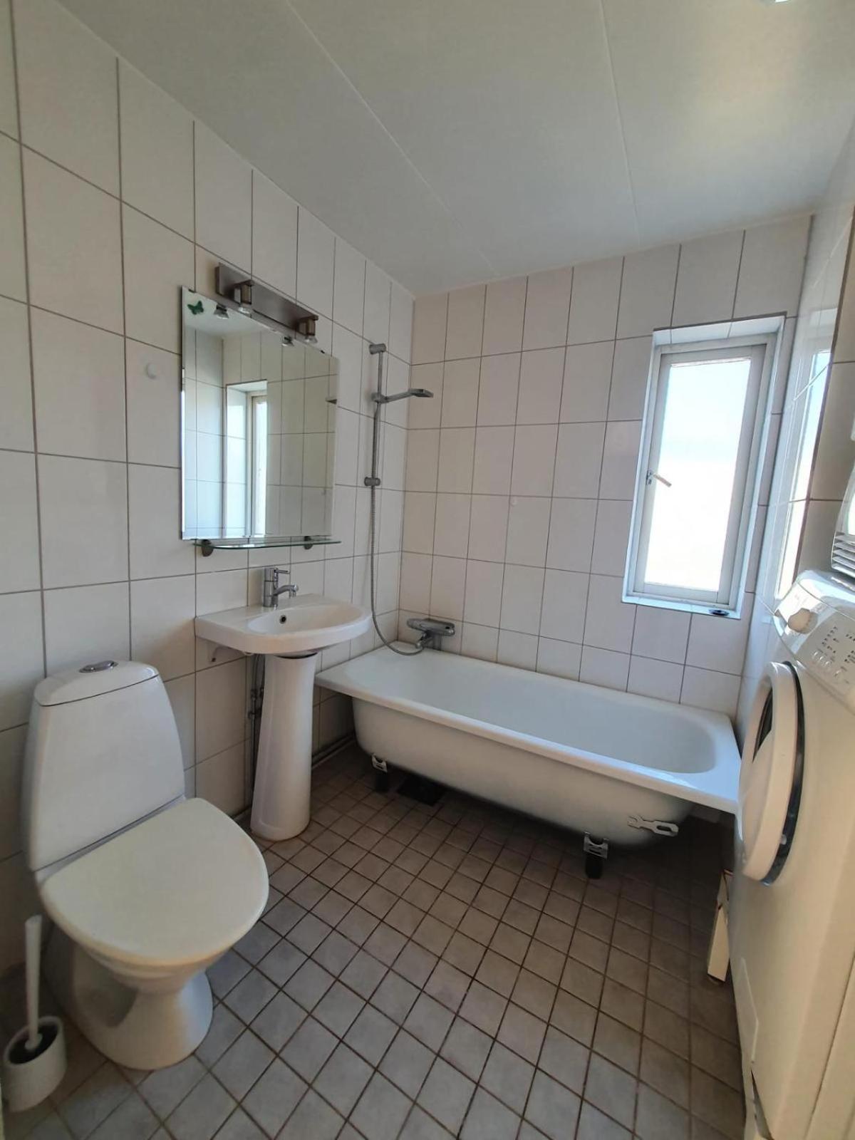 3 Laegenheter Med Totalt 5 Sovrum Och 8 Baeddar Ruda Exterior photo